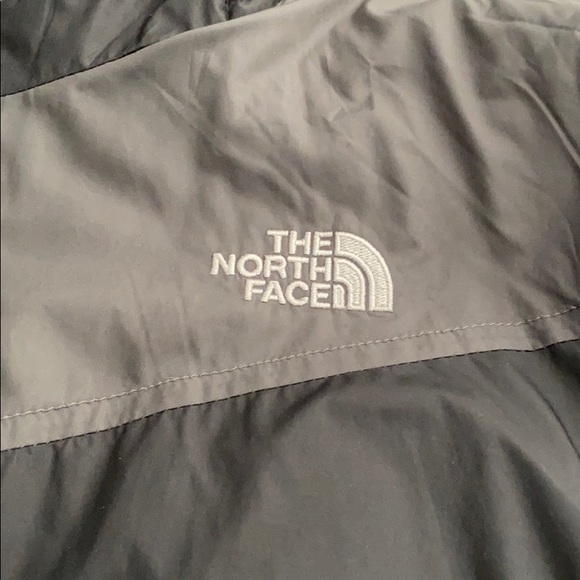 North Face down jacket Youth Large - Picture 2 of 6